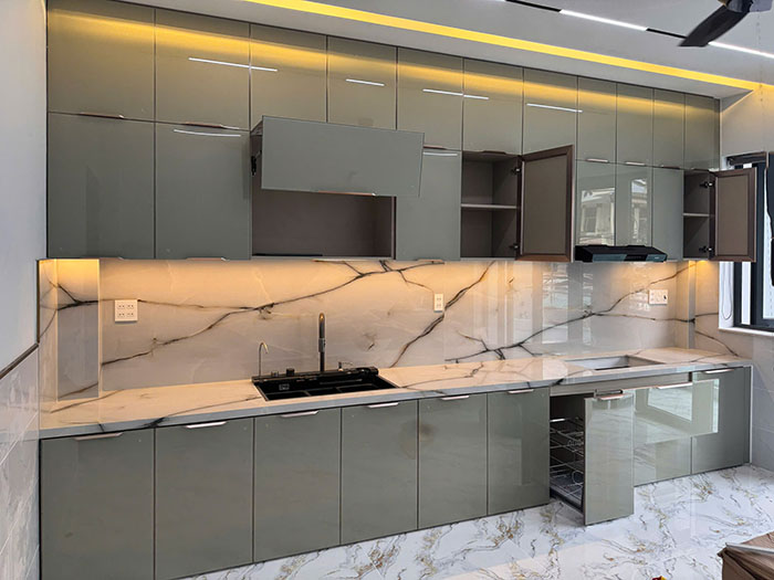 Tủ bếp nhôm kính màu